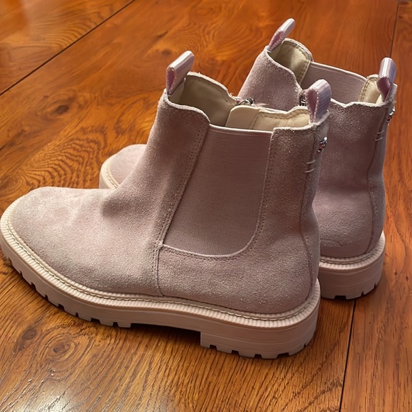 Sam Edelman Kid’s Laguna Chelsea Boot in light lilac size 4 NWOT - Picture 2 of 8